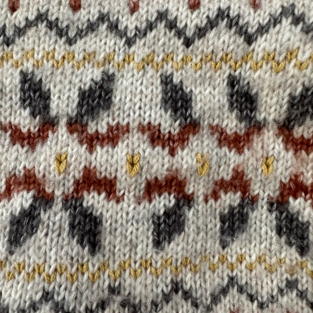 Zara Beige and Red Patterned Crewneck Sweater. Size- 3-6 - Picture 2 of 4